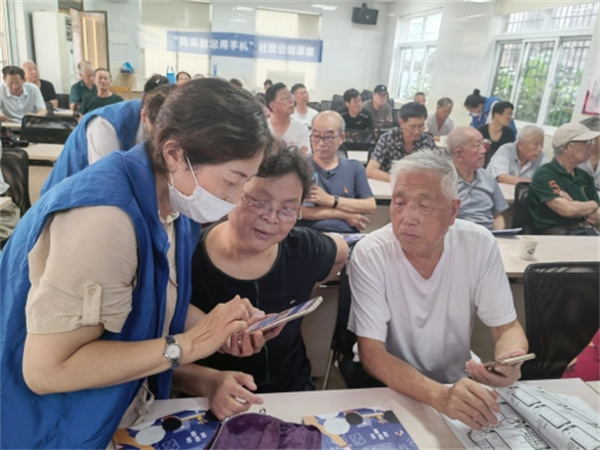老有所学 老年人乐享智能生活2.jpg