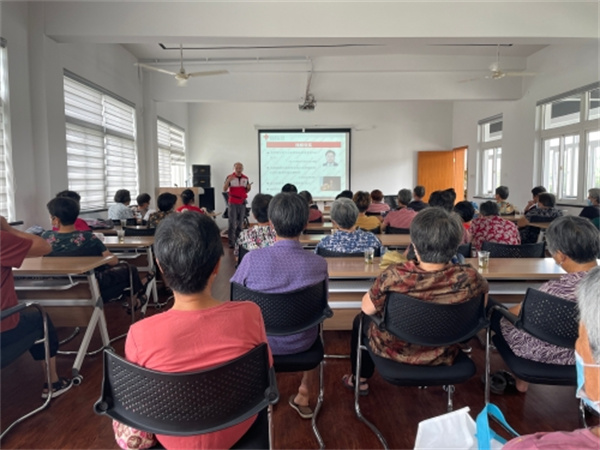 健康讲座进社区 急救知识惠村民.jpg