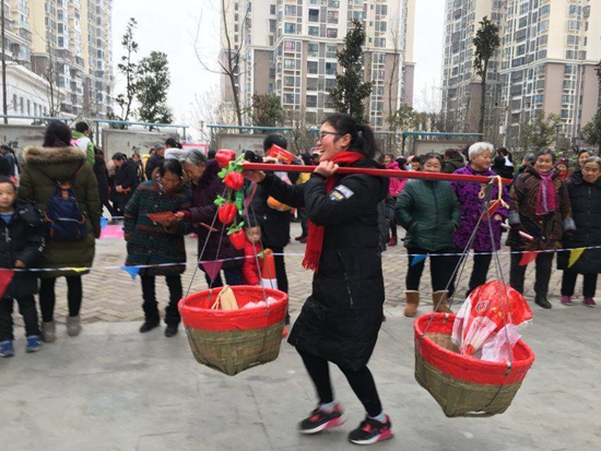 五谷丰登大丰收-挑担子.jpg