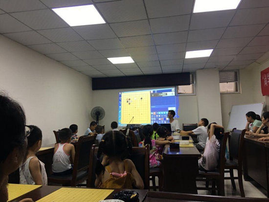 余老师讲解围棋技巧.jpg