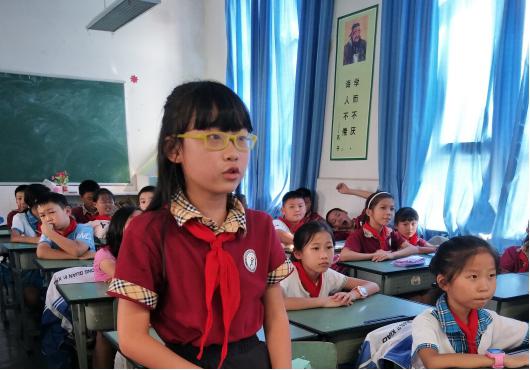 专心上课孩子.jpg