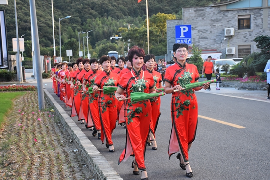 宁波市北仑区春晓上演一场华丽旗袍秀_副本.jpg