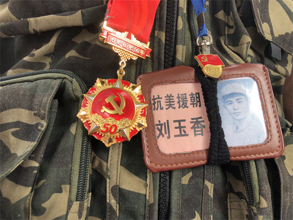 北仑区春晓成校昆亭村假日学校：紫藤花下的“兵爷爷故事会”(2).jpg