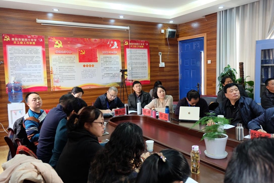 区社区教育中心作交流发言.jpg