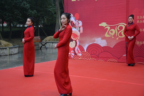 文艺演出《旗袍秀》.jpg
