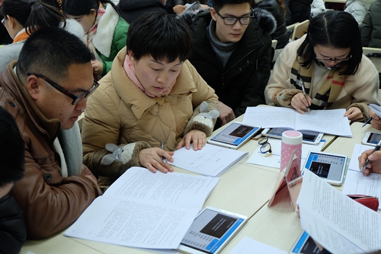 学员们积极投入学习中2.jpg