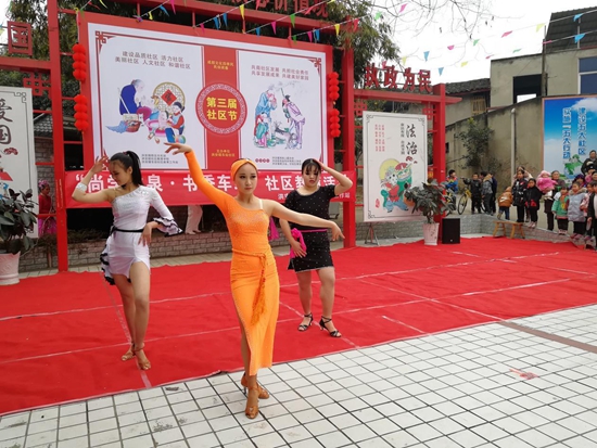 社区舞蹈学习型团队载歌载舞.jpg