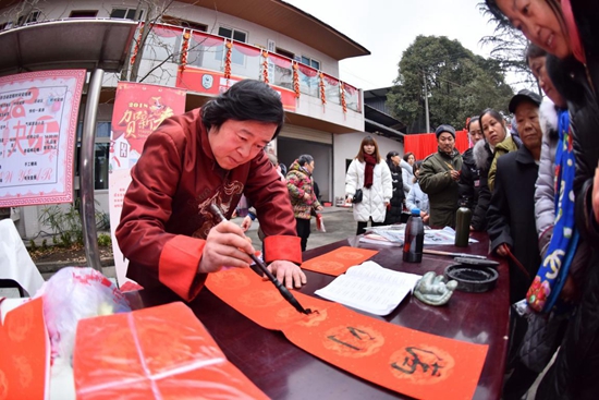 写春联，送祝福.jpg