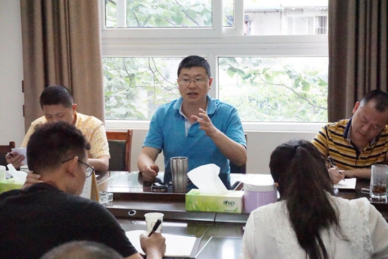 区社区教育中心主任总结发言.jpg