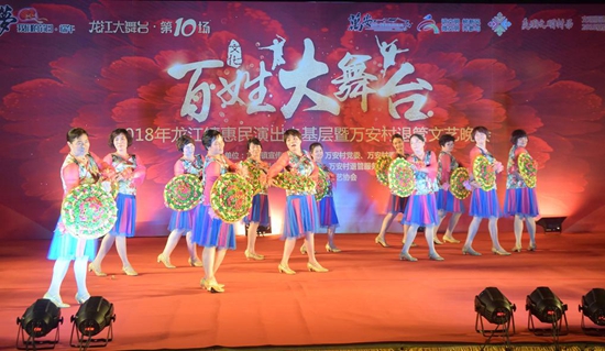 老年人表演.jpg