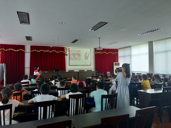 宁波市北仑区春晓成校下设的假日学校办学形式呈现多样化.jpg