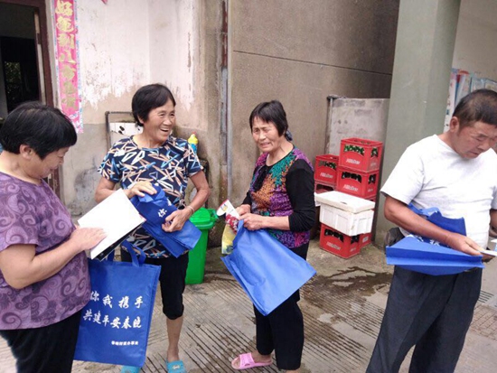 宁波市北仑区春晓成校组织志愿者开展平安创建宣传活动_副本.jpg