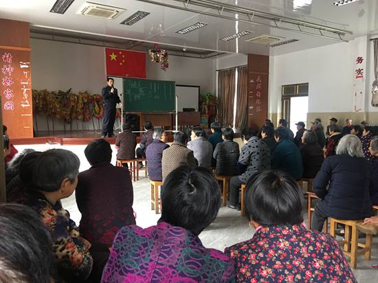 北仑区春晓成校为民丰村居民开展交通安全知识讲座_副本.jpg