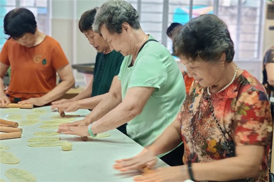 巧手做糕点 重温老味道 (1).jpg