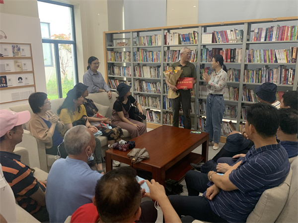 北仑区春晓街道明月湖社区：书记上党课受欢迎.jpg