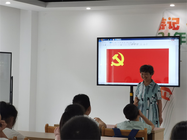 “童心向党”爱国主题教育活动在北仑区春晓成校春晓湖社区假日学校内举行 (2).jpg