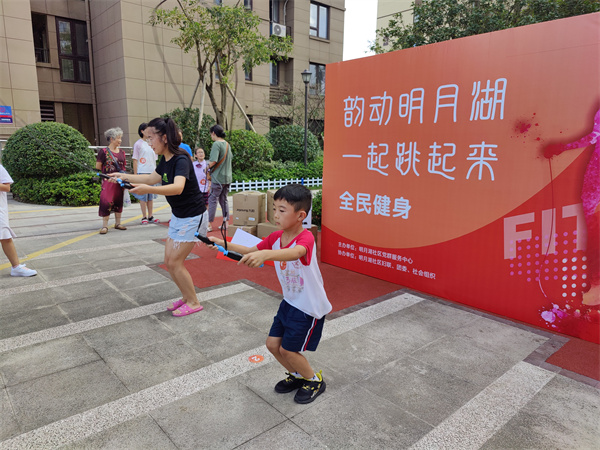 北仑区春晓街道明月湖社区：韵动明月湖 一起跳起来.jpg