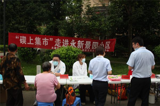 “窜上集市”进小区 便民服务送到家 (2).jpg