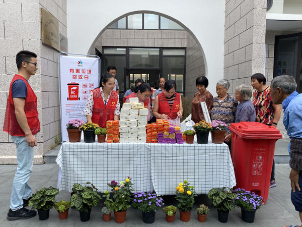 北仑区春晓街道慈岙村：“无处安放”的有害垃圾换来“清新绿意”.jpg