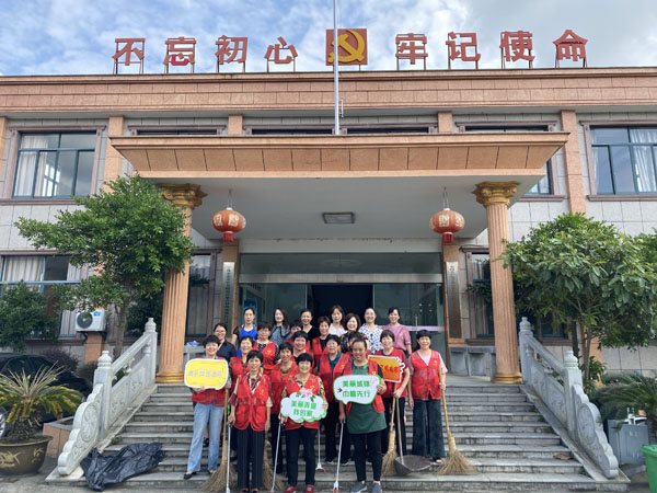 北仑区春晓街道慈岙村：巾帼志愿红 清洁家园不停歇.jpg