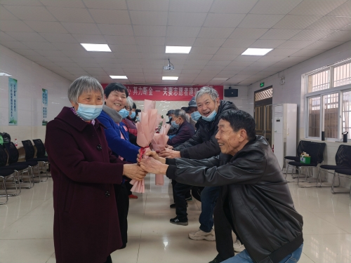 “夫妻同心 其利断金”——夫妻志愿者趣味运动会.jpg