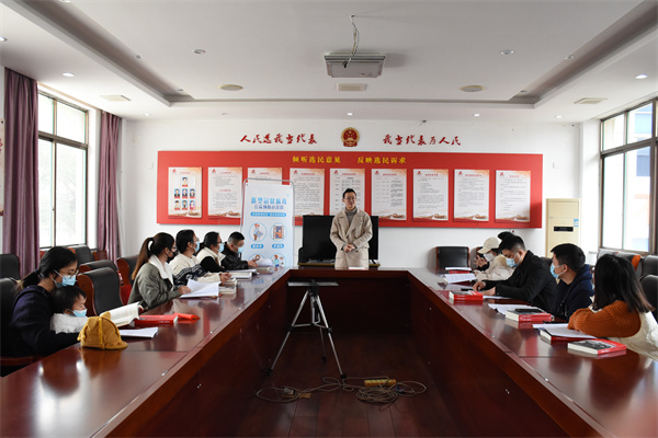北仑区春晓成校助力三山村开展身边人讲身边事主题宣讲活动.jpg