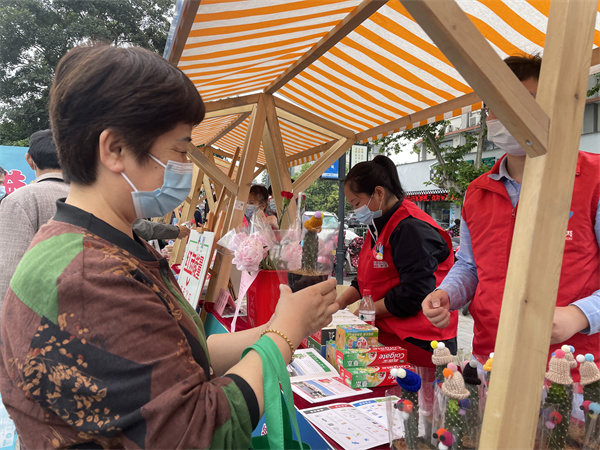 废品换绿植 扮靓我家园 (3).jpg