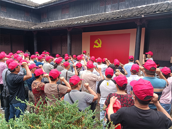 赓续“红色基因”初心之旅，汲取新时代文明共富经验。.jpg
