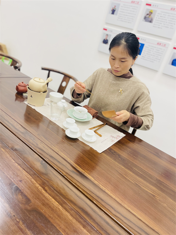 戚家山成校完成金蓝领项目（企业员工素养提升）之茶艺技能系列培训-3.JPG