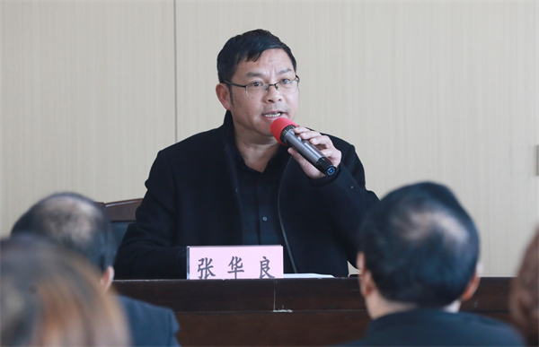 老年学校校长张华良讲话.jpg