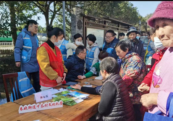 北仑区春晓：健康伴前行，义诊暖人心.jpg