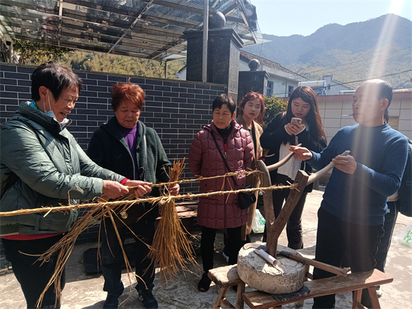 “迎亚运，体验非遗，展巾帼风采”春季踏青活动 (2).jpg