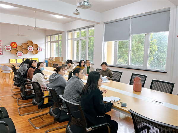 北仑区社区教育学院调研指导市级重点培育项目结题工作 (2).JPG