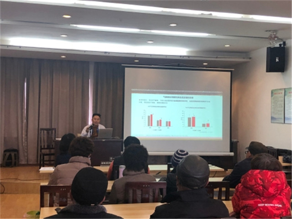 冠心病讲座进社区 温情关爱老年居民.jpg