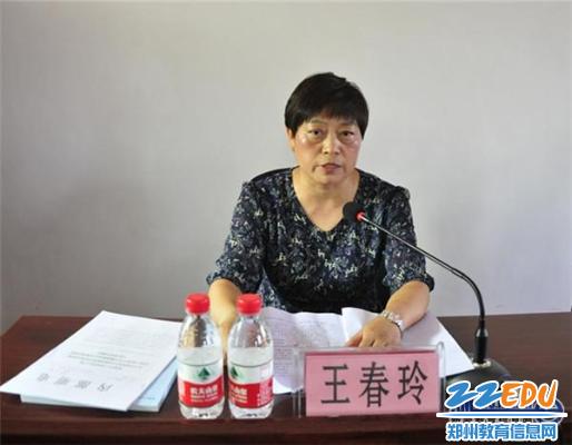 大隗镇工会主席王春玲介绍该镇社区教育工作开展情况.jpg