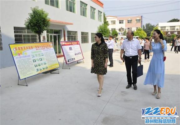 到大隗镇社区学校观摩调研.jpg