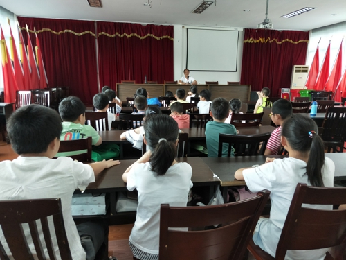 北仑区春晓成校昆亭假日学校开展“童心向党·听爷爷讲革命故事”活动.jpg