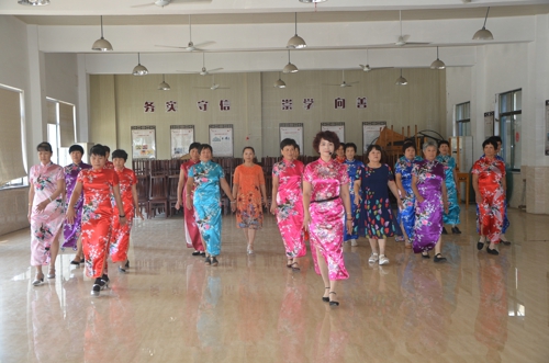 旗袍走秀培训班在北仑区春晓街道干岙村如期举行 (2).jpg
