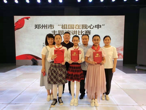 参赛选手与领队辅导老师合影.jpg