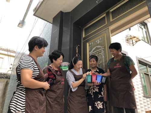 北仑区春晓街道“美厨娘”送“课”上门 (2).jpg