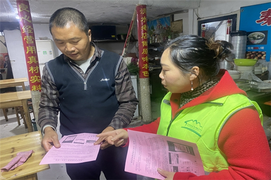 凝聚红峰力量 助力电子医保卡开通宣传工作.jpg