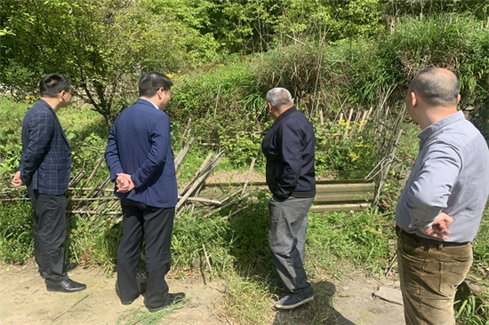 区教育局领导再访慰问辖区低保户 (3).jpg