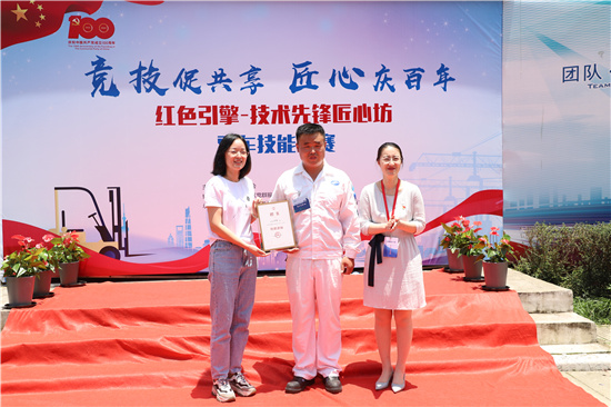 北仑区春晓街道春晓湖工业社区开展“‘德行’与‘技能’相佐”宣讲活动.jpg