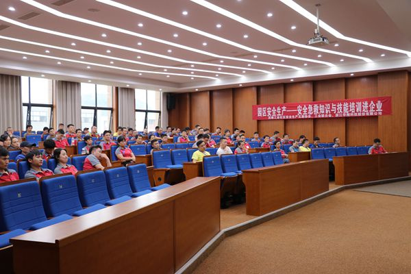 安全急救知识培训进华朔企业 (2).jpg