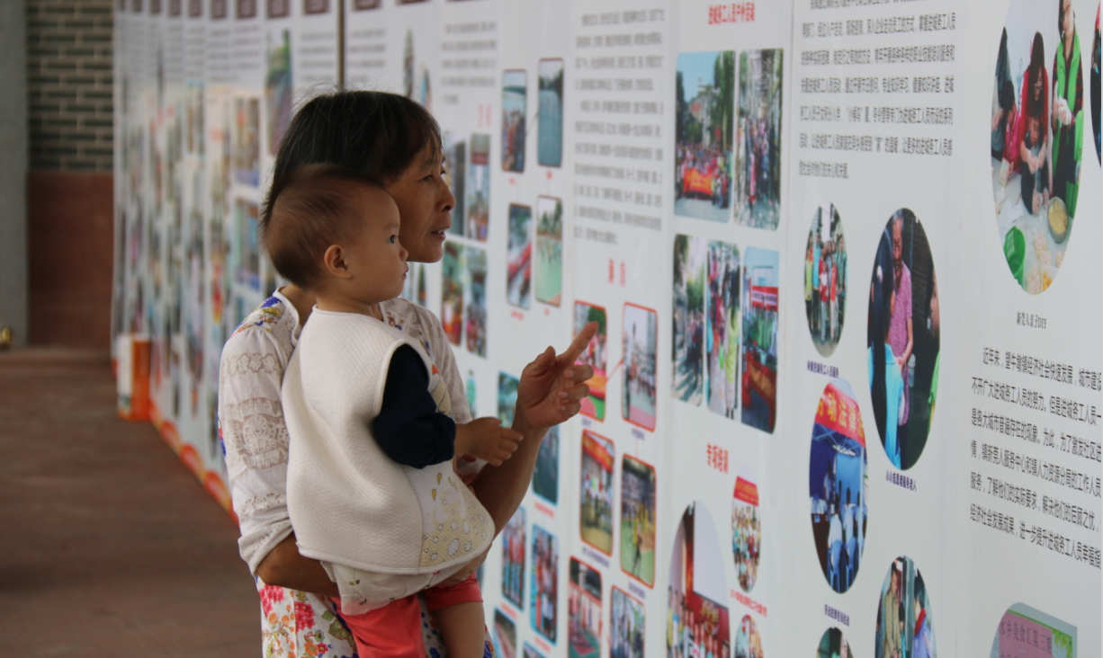 市民参观教育成果展（组图）5.jpg