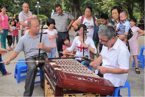 沙湾广东音乐大师向居民展示风采.jpg