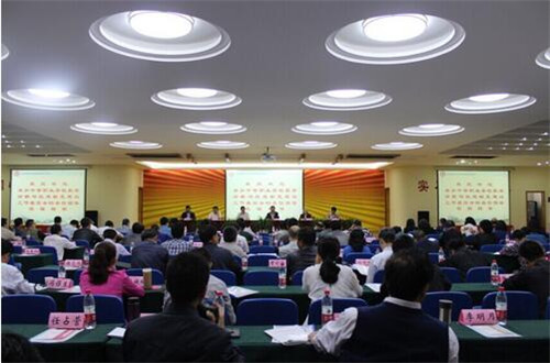 7.座谈会会议现场 QQ截图20160525132932.jpg